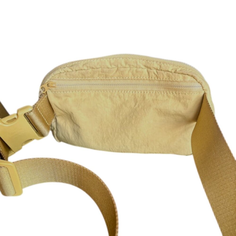 Lululemon Everywhere Belt Bag - Gold Sand - Picture 5 of 10